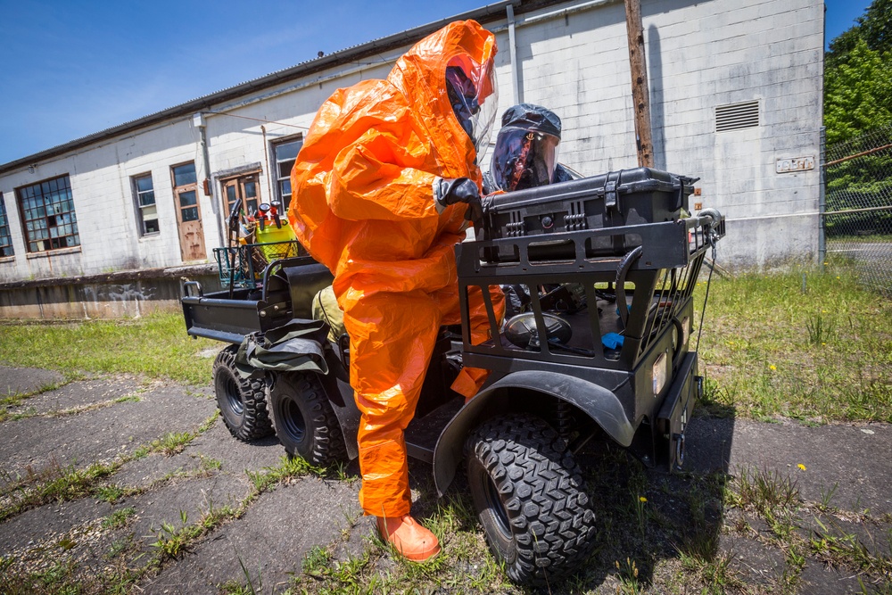 21st WMD-CST investigates simulated crime scene