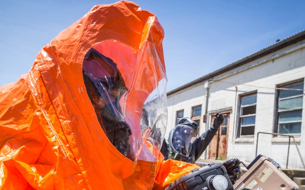 21st WMD-CST investigates simulated crime scene