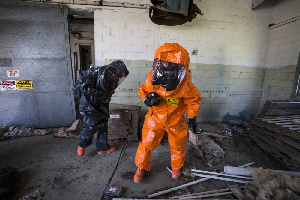 21st WMD-CST investigates simulated crime scene