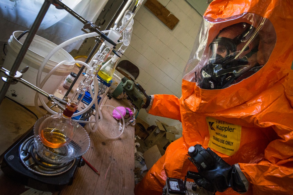 21st WMD-CST investigates simulated crime scene