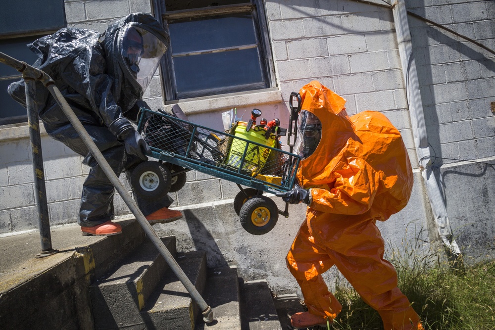 21st WMD-CST investigates simulated crime scene