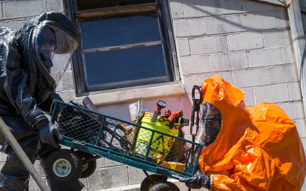 21st WMD-CST investigates simulated crime scene