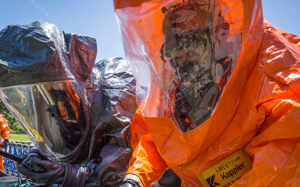 21st WMD-CST investigates simulated crime scene