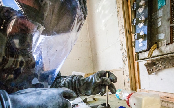 21st WMD-CST investigates simulated crime scene