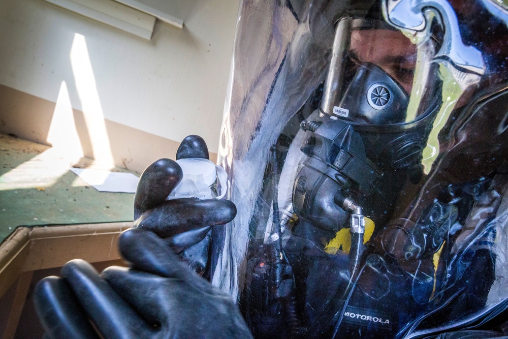 21st WMD-CST investigates simulated crime scene