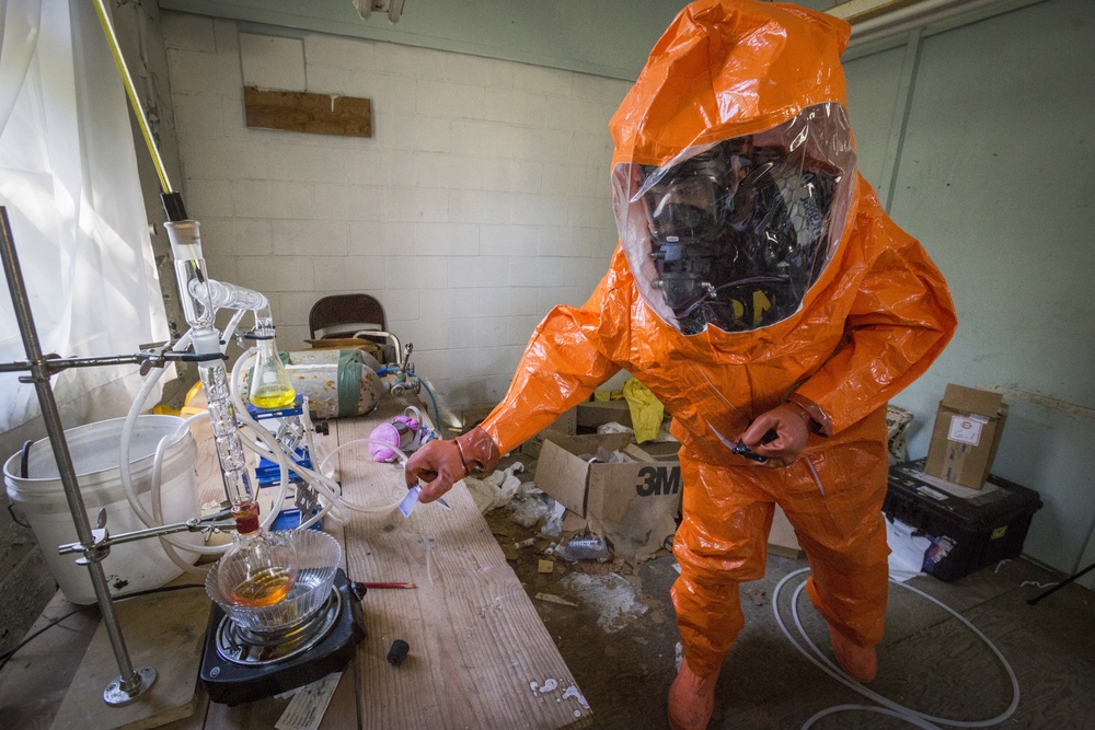 21st WMD-CST investigates simulated crime scene