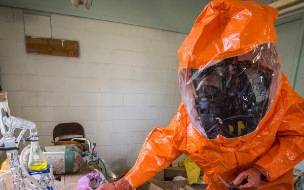 21st WMD-CST investigates simulated crime scene