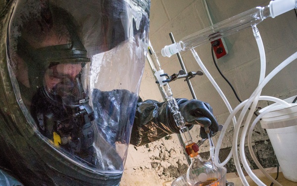 21st WMD-CST investigates simulated crime scene