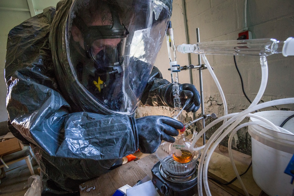 21st WMD-CST investigates simulated crime scene