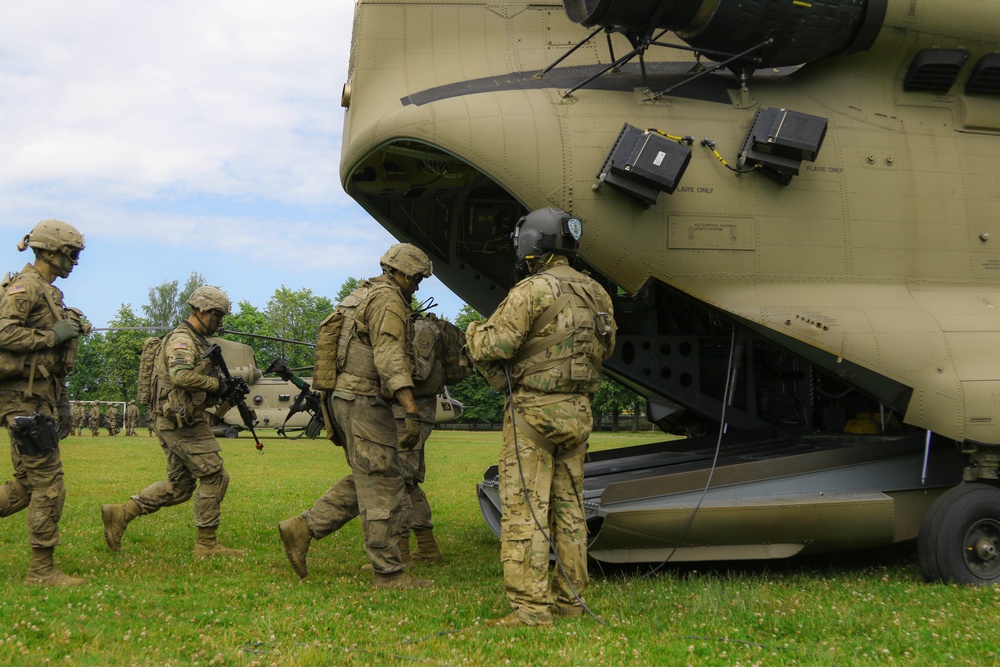 2CR conducts air assault during Saber Strike