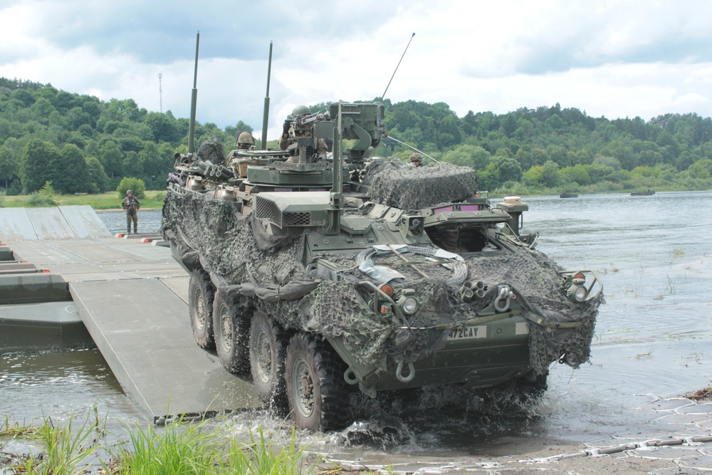 Stryker unloads on far side of Neman River