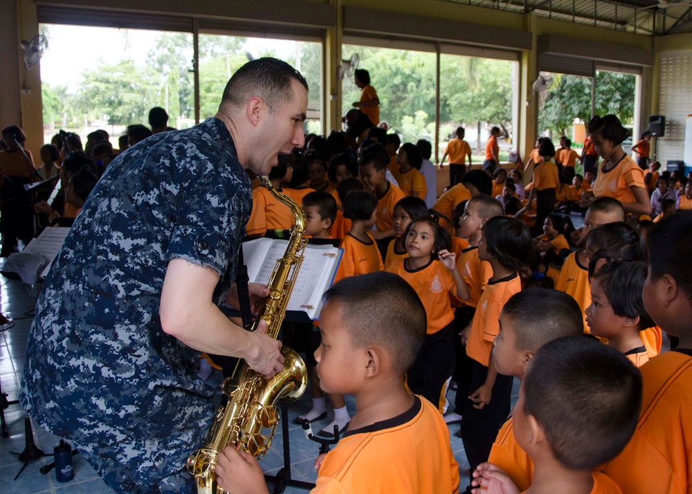 CARAT Thailand 7th Fleet Band Plays Primary School