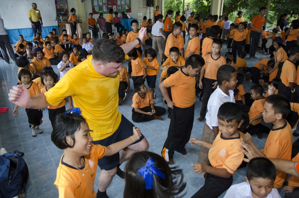 CARAT Thailand 7th Fleet Band Plays Primary School