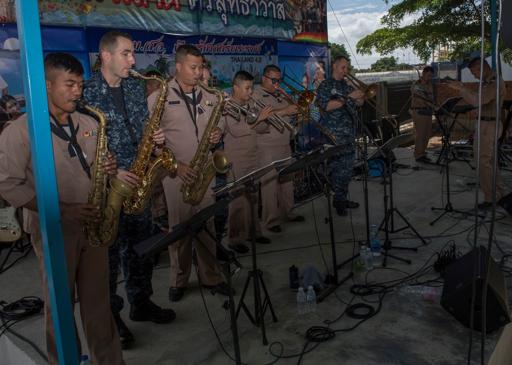 CARAT Thailand 7th Fleet Band Plays Primary School