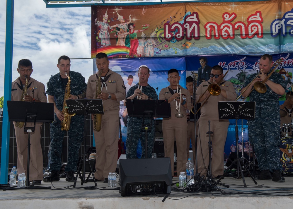 CARAT Thailand 7th Fleet Band Plays Primary School