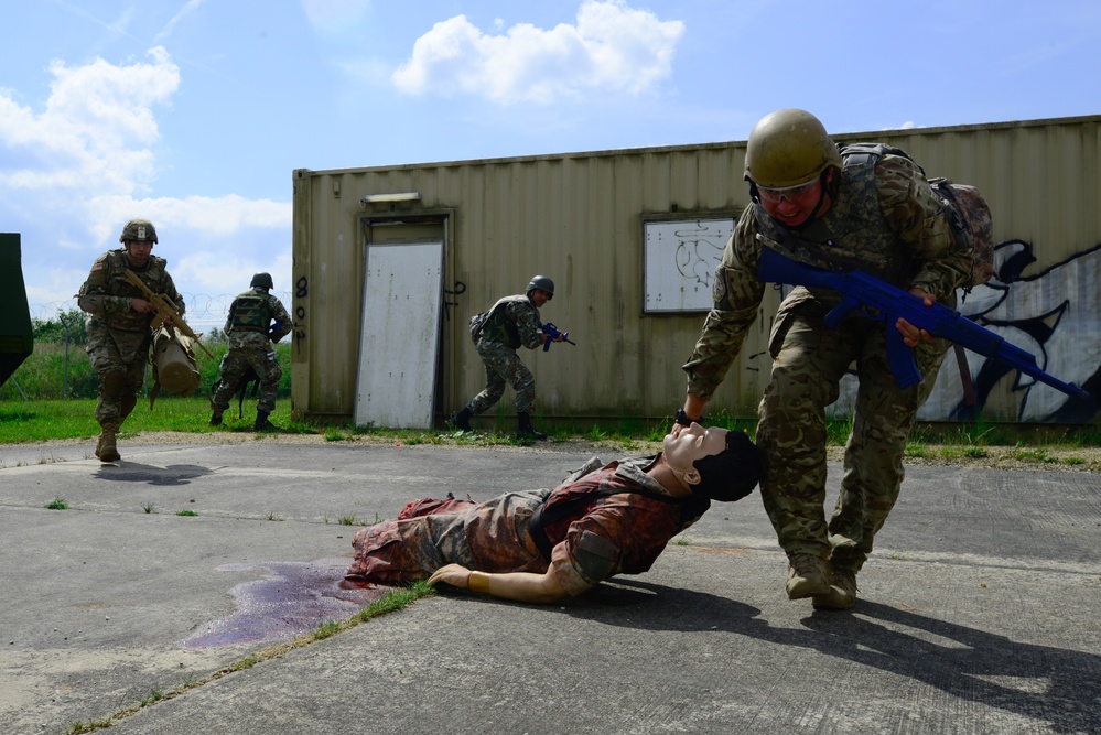 Combat Lifesaver Course conducts practical exercise