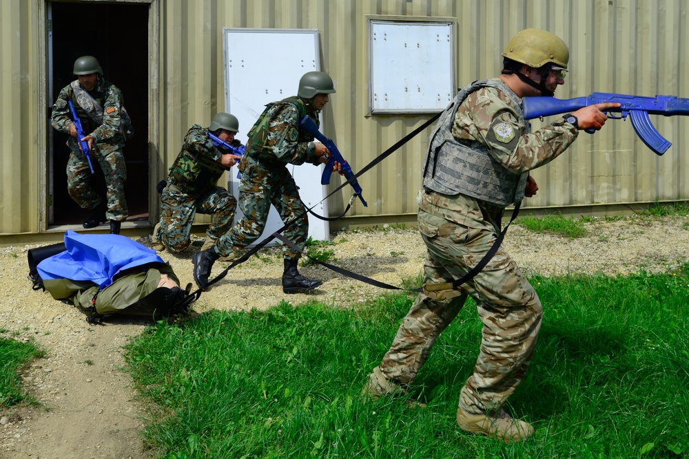 Combat Lifesaver Course conducts practical exercise