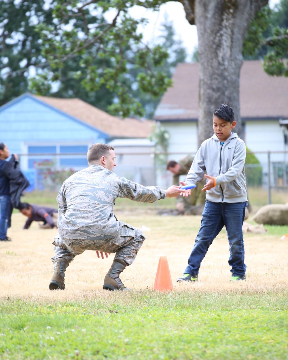 Washington National Guardsmen create a fun field day for Tillicum Elementary students