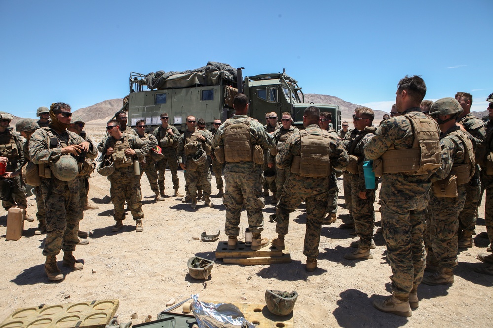 Marines with Mike Battery conduct direct fire shoot at ITX 4-18
