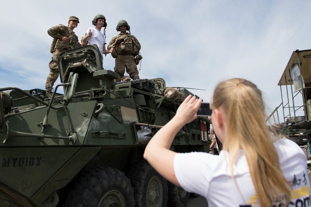 2CR joins military display during Citadale Kaunas Marathon