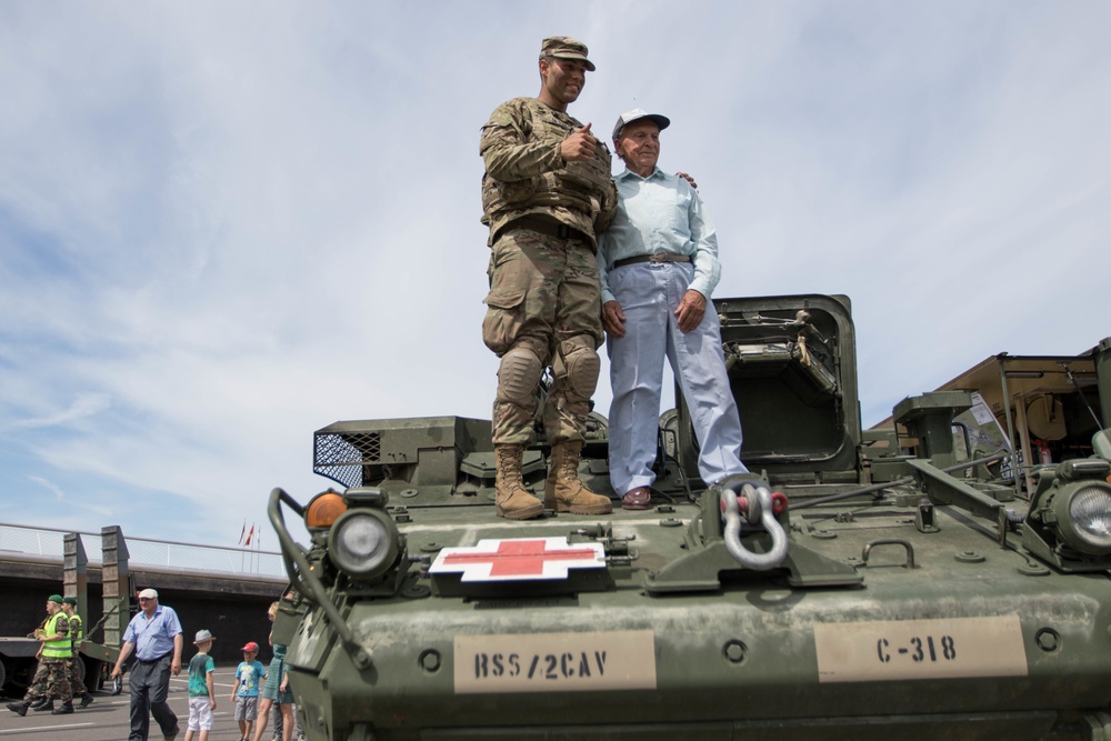 2CR joins military display during Citadale Kaunas Marathon