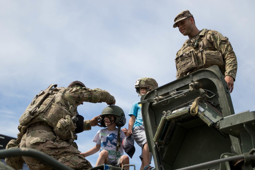 2CR joins military display during Citadale Kaunas Marathon