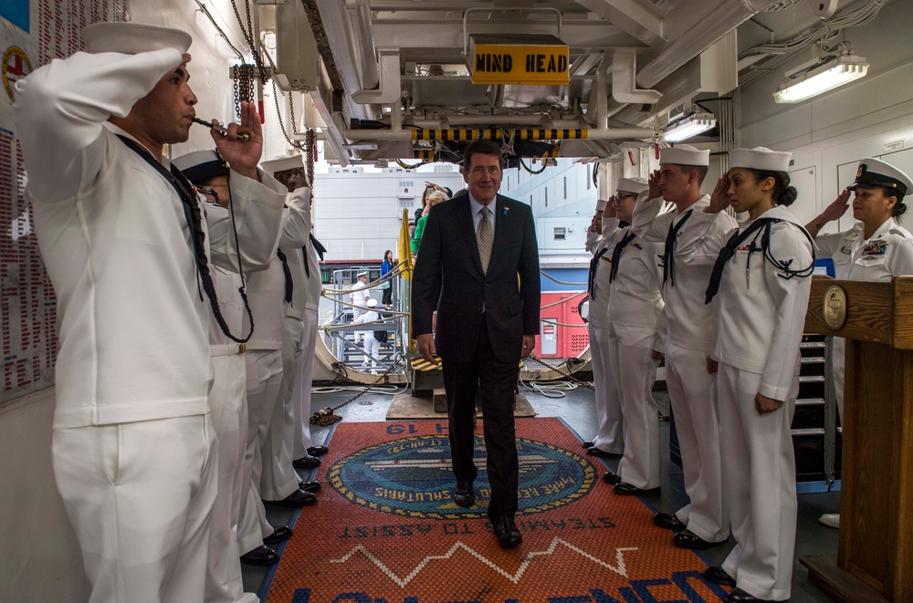 U.S. Ambassador to Japan visits USNS Mercy