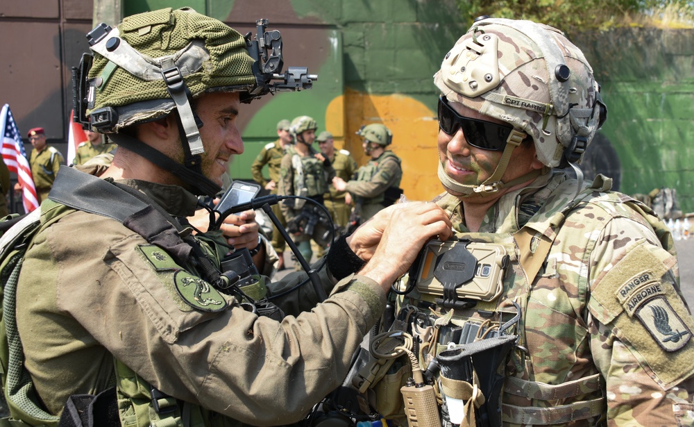 Israelis and Sky Soldiers Exchange Jump Wings