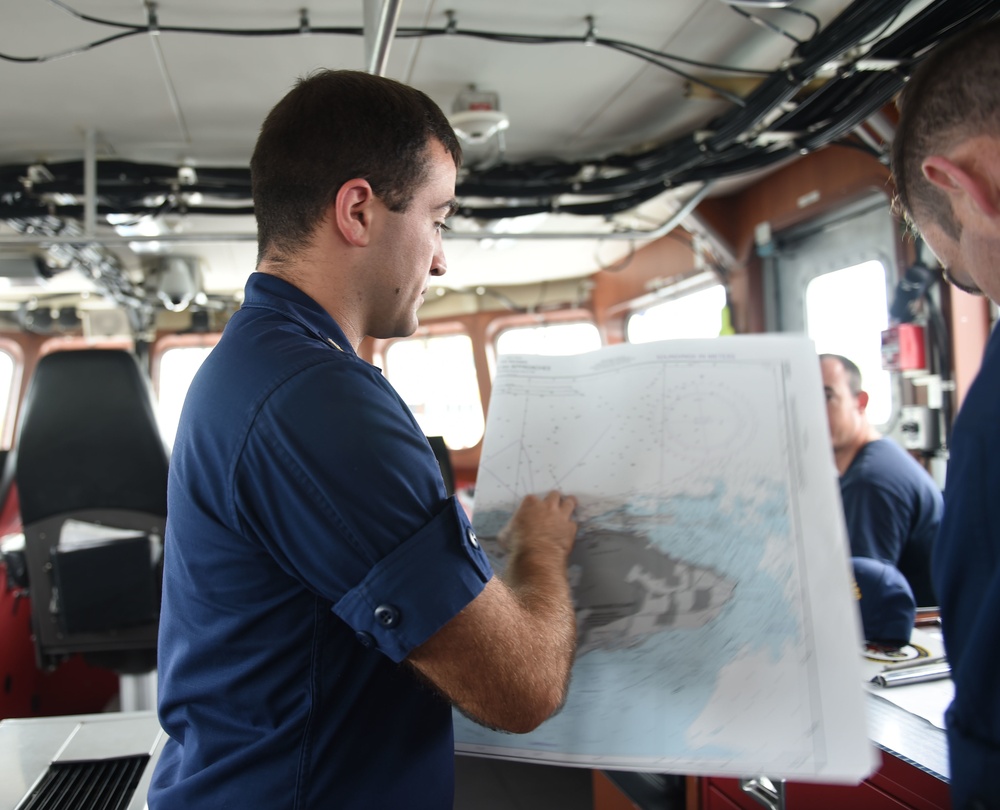 U.S. Coast Guardsmen Works at Tradewinds 2018