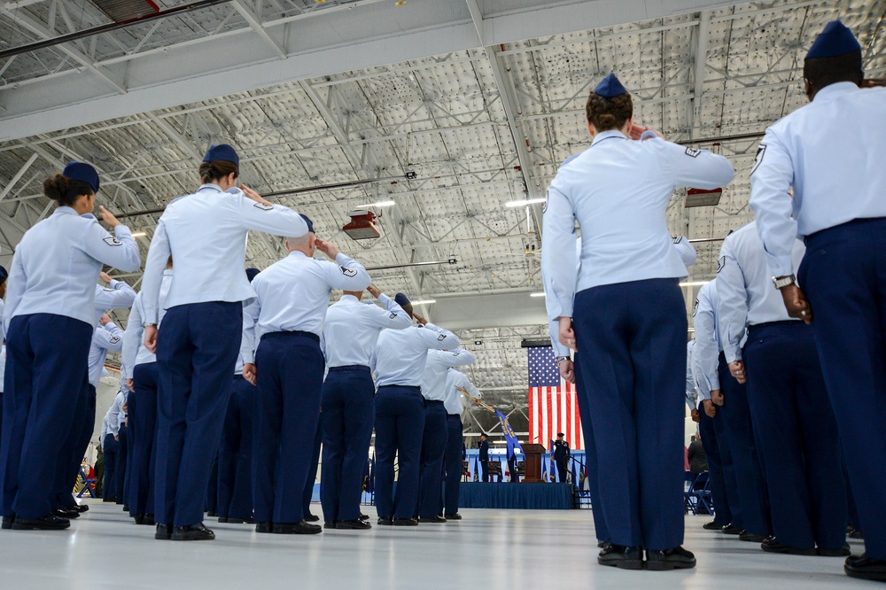 Sonkiss Assumes Command of 89th Airlift Wing