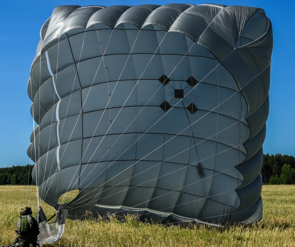 Israeli Paratrooper Battles Open Chute