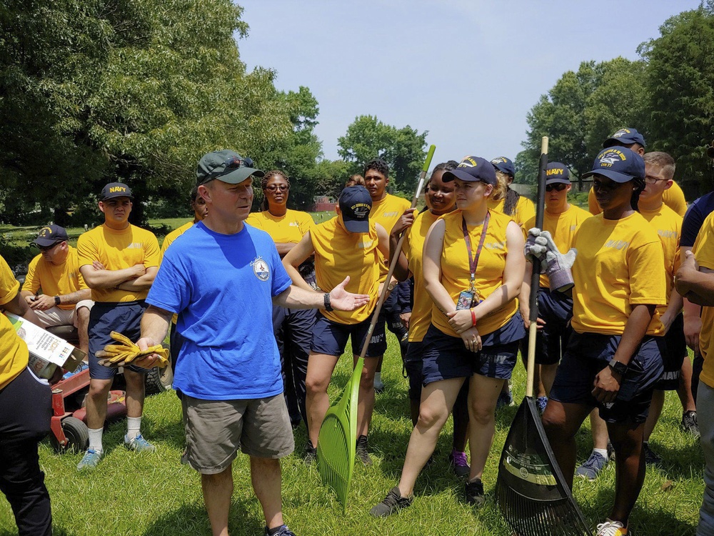 GHWB Sailors Volunteer in Hampton Roads