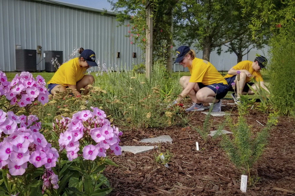 GHWB Sailors Volunteer in Hampton Roads