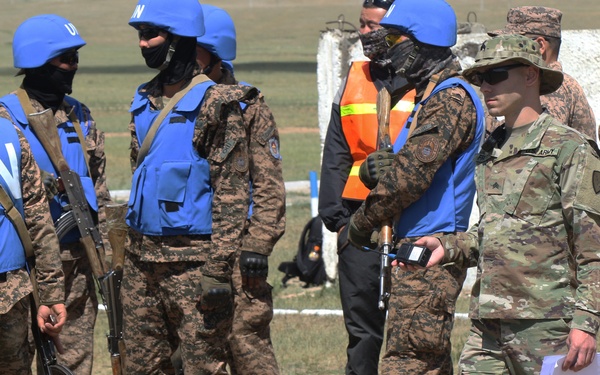 US Soldier Teaches Cordon, Search to MAF