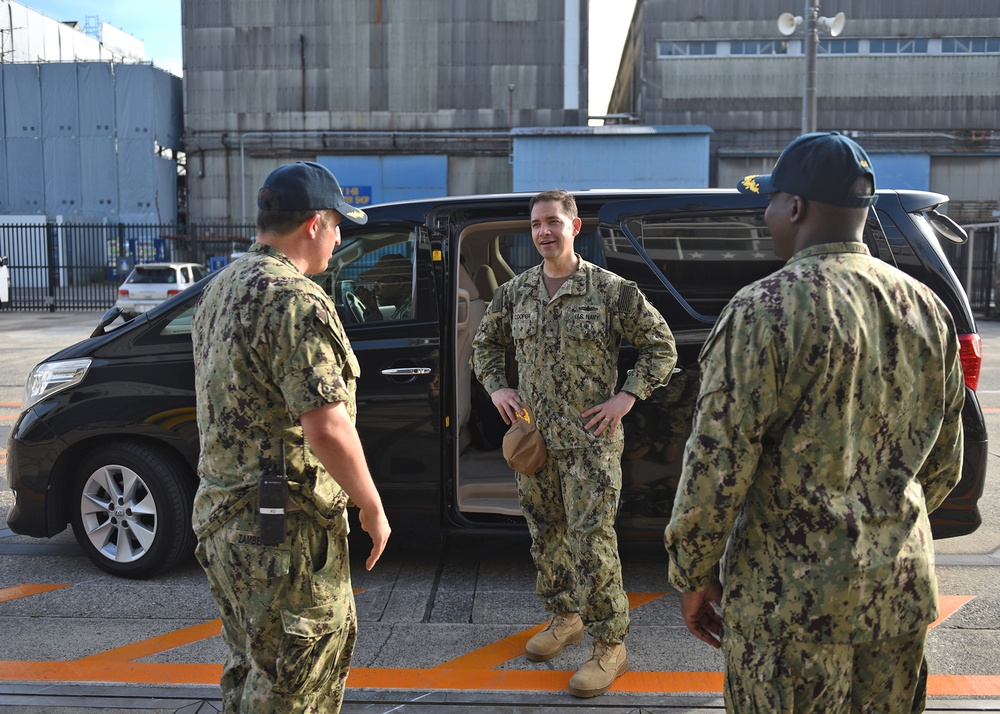 Rear Adm. Brad Cooper visits USS Blue Ridge (LCC 19)
