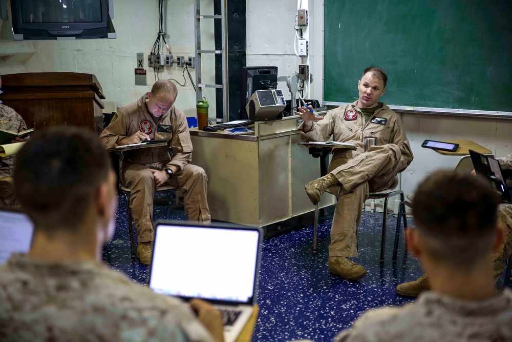 26th MEU officers learn amphibious operations