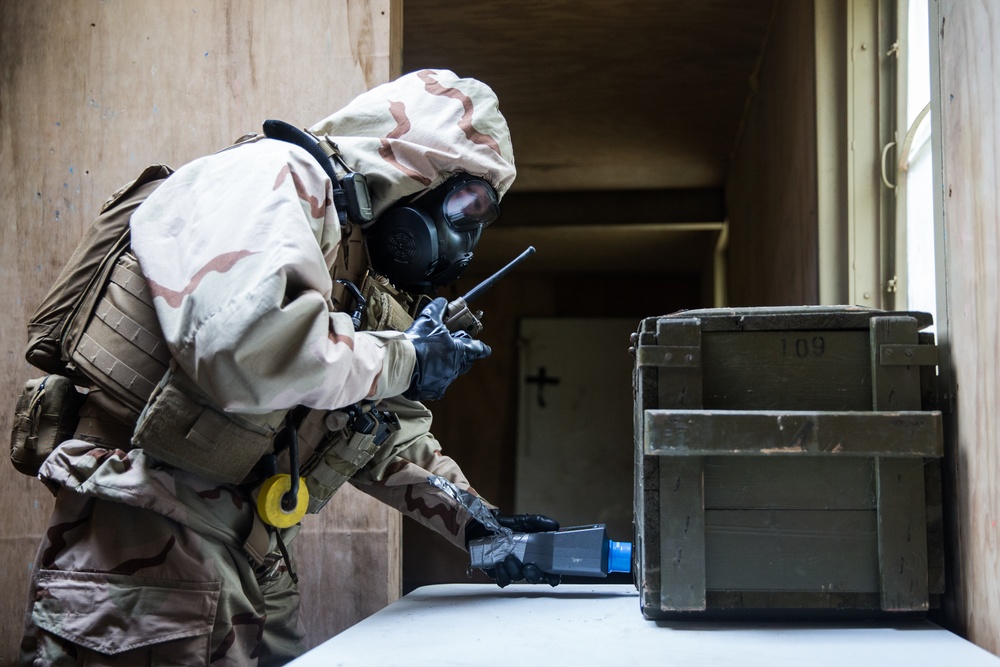 EOD Marines clear simulated radiological threat