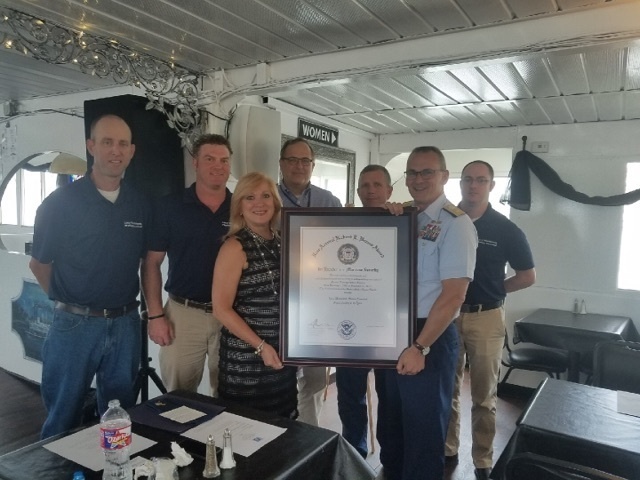 Coast Guard presents award to Memphis marine terminal