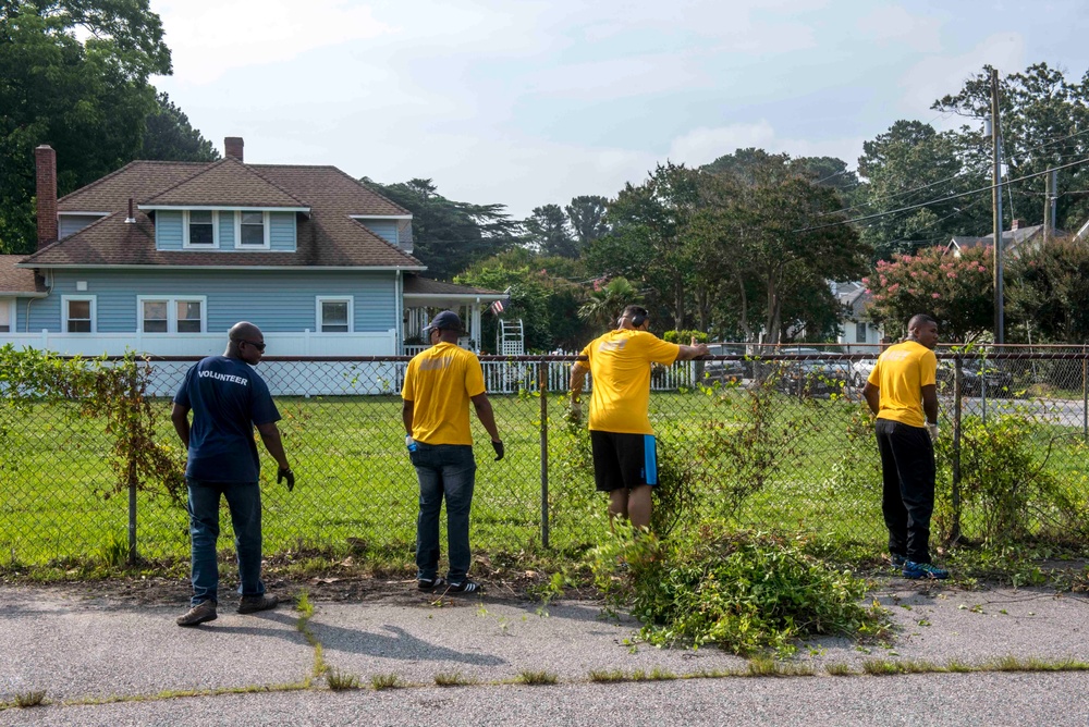 GHWB Sailors Volunteer in Hampton Roads