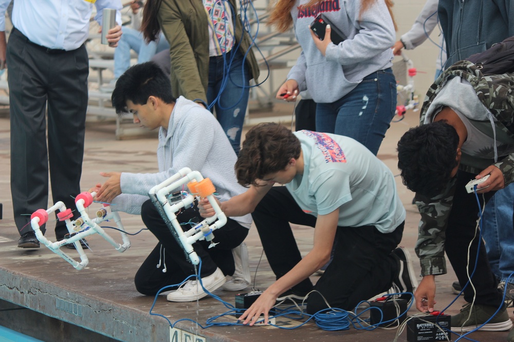 Naval Surface Warfare Center Port Hueneme teaches naval engineering through SeaPerch