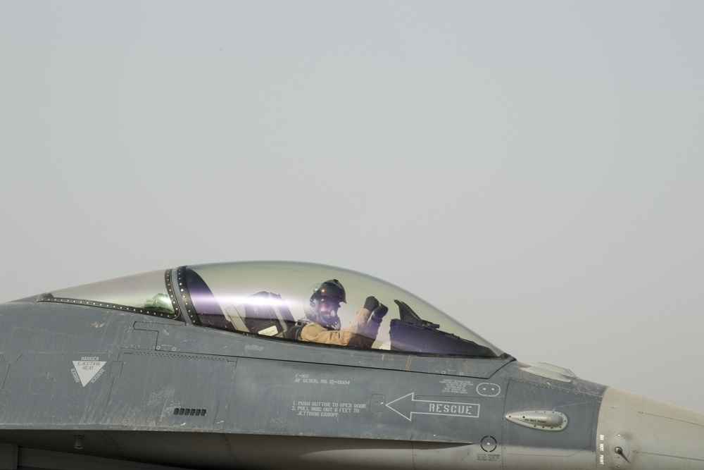 Iraqi F-16s conduct airstrikes