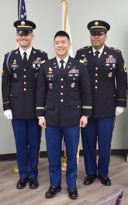 Phoenix recruiting commander receives MacArthur Leadership Award