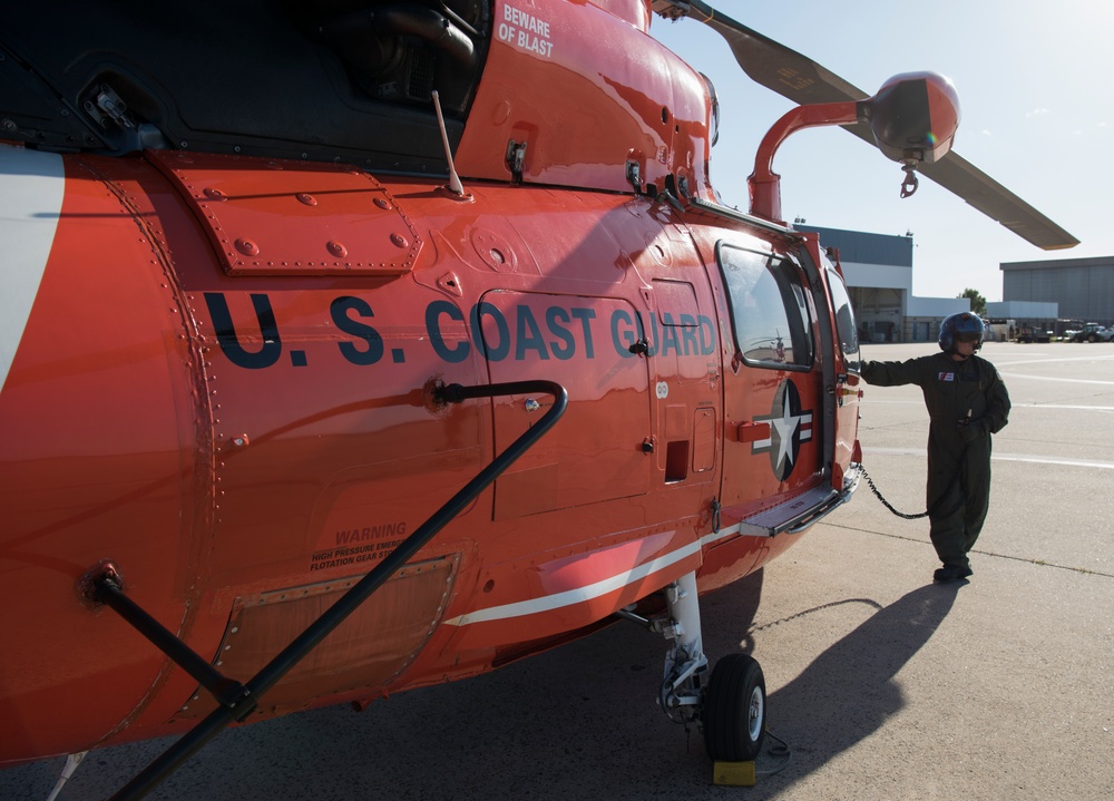 Marines fuel Coast Guard mission