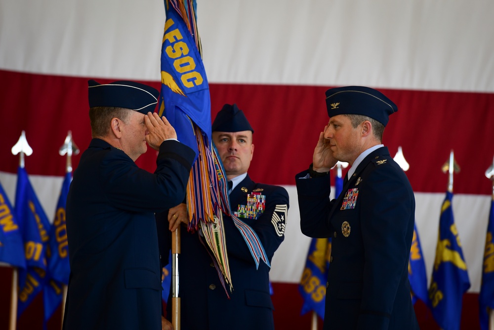 1st SOW welcomes new commander