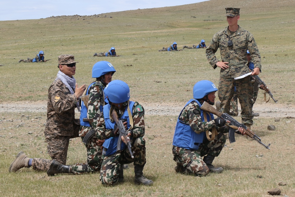 Marine trains Nepalese Armed Forces during KQ18