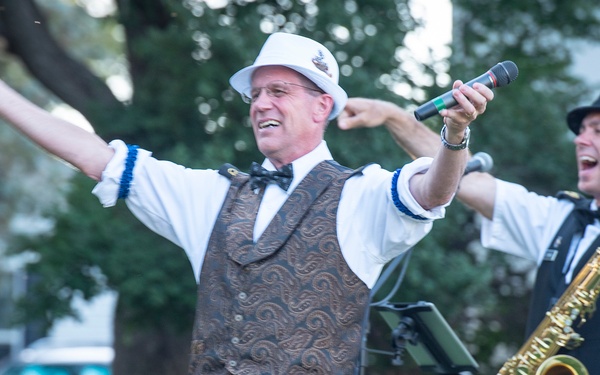 Army Dixieland Band maestro