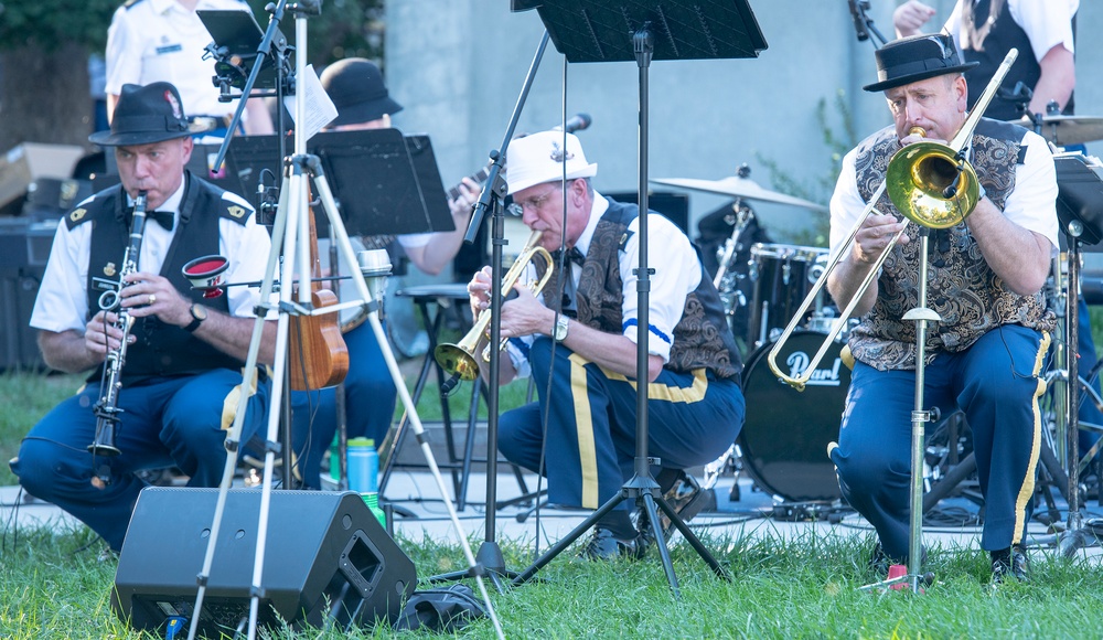 Army Dixieland Band doin their thang