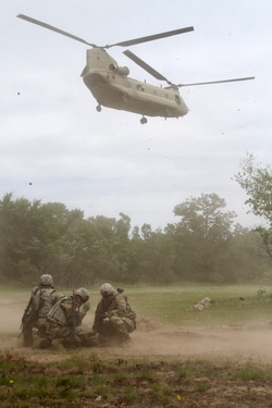 Ohio Army National Guard Engineers Complete Casualty Evacuation Training [Image 6 of 11]