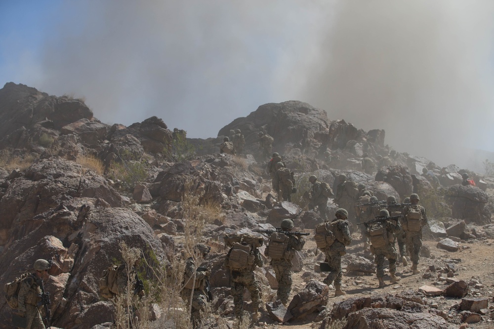 1st Battalion, 25th Marine Regiment attacks Range 400 during ITX 4-18