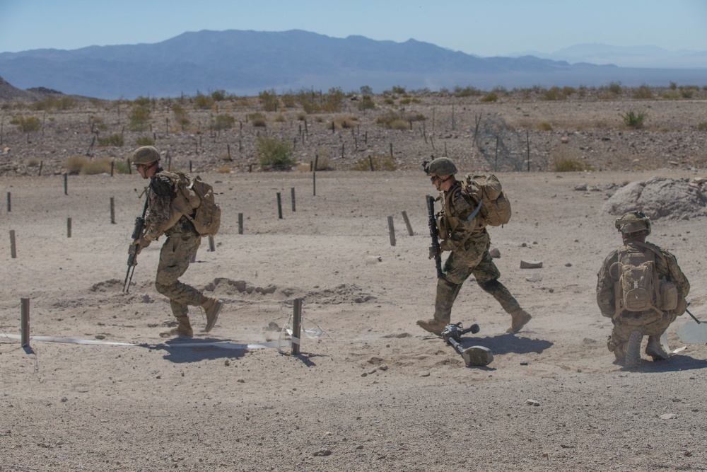 1st Battalion, 25th Marine Regiment attacks Range 400 during ITX 4-18